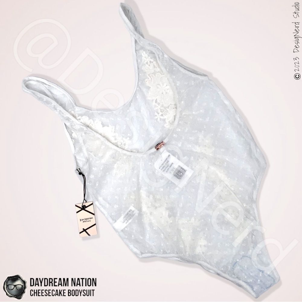 DAYDREAM NATION CHEESECAKE FLORAL APPLIQUÉ BODYSUIT IN WHITE VINTAGE LACE NWT - Picture 5 of 15